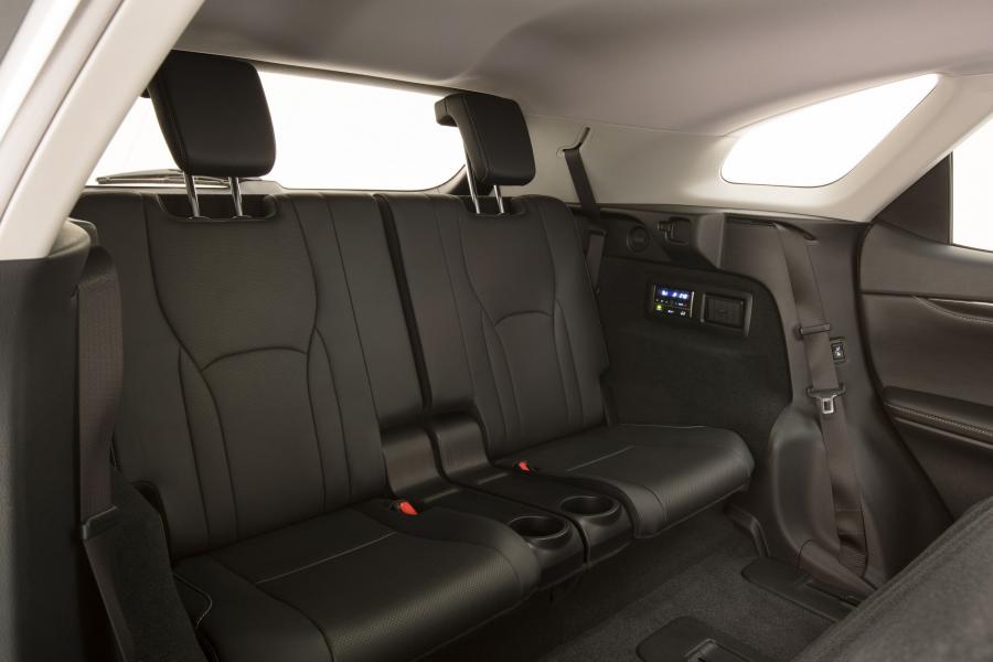 Интерьер Lexus RX350L 2018 года  (AU) (фото 4 из 17)